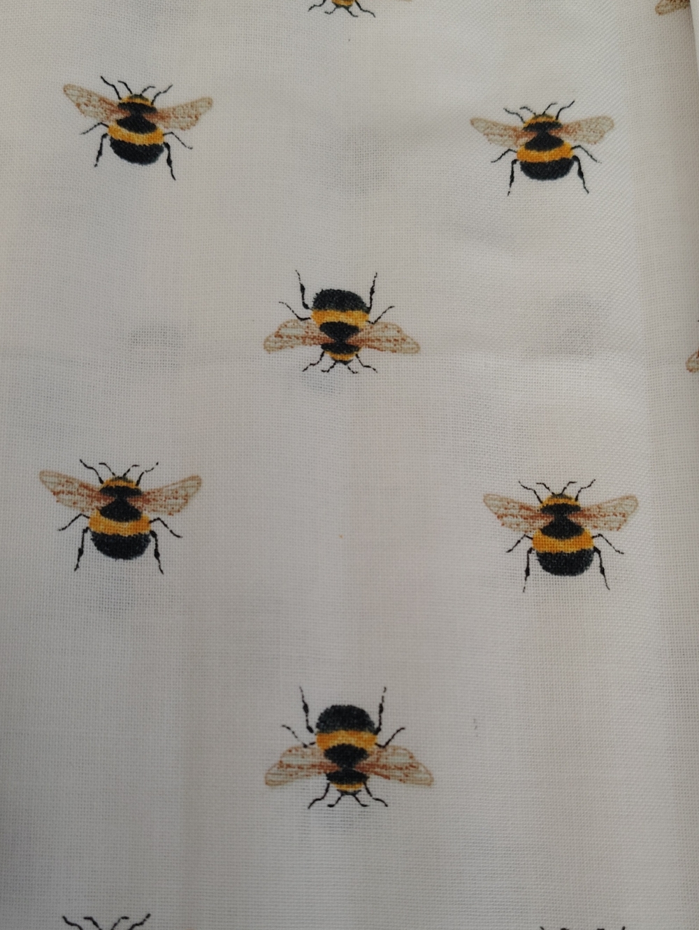 Bee Print Cotton Fabric – White with Yellow & Black Bees - 5 Fat Quarter Bundle